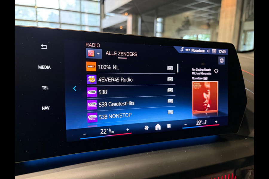 BMW 1-serie 120 M Sport Design Edition Panoramadak | Stoelverwarming | Camera | Carplay