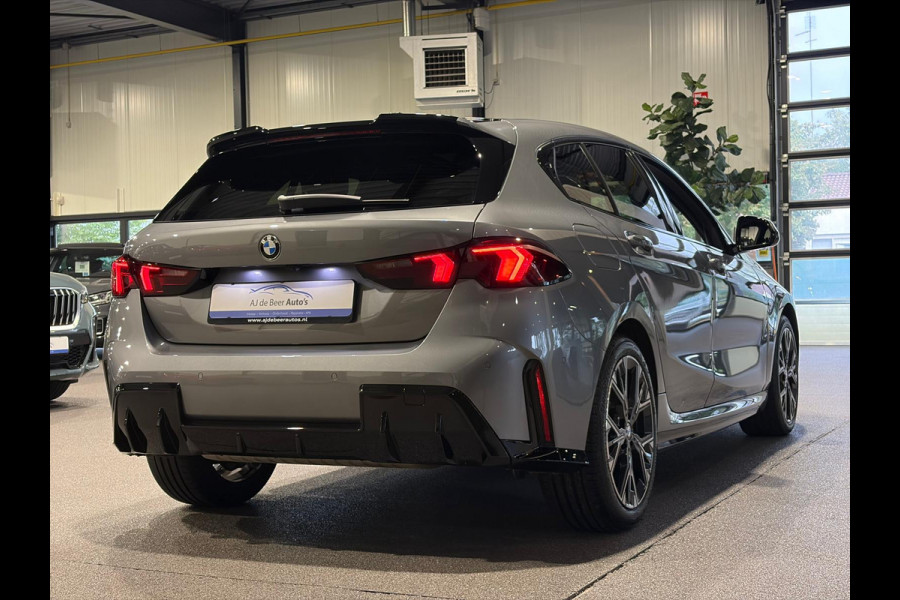 BMW 1-serie 120 M Sport Design Edition Panoramadak | Stoelverwarming | Camera | Carplay