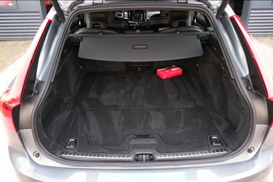 Volvo V90 2.0 T5 R-Design *59dkm* |Wegklapbare Trekhaak| Nieuwstaat!! Leder/Alcantara Camera/Navigatie