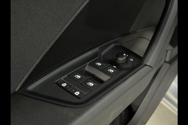 Audi A3 Limousine 35 TFSI Advanced edition PANORAMADAK|CRUISCONTROL|TREKHAAK|17INCH|STOELVERWARMING