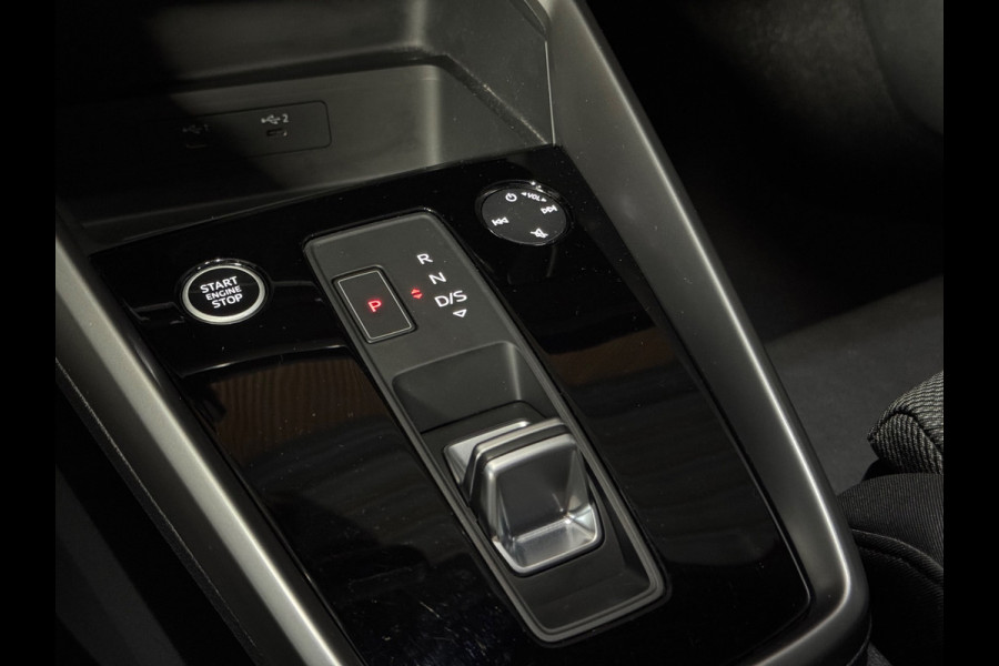Audi A3 Limousine 35 TFSI Advanced edition PANORAMADAK|CRUISCONTROL|TREKHAAK|17INCH|STOELVERWARMING