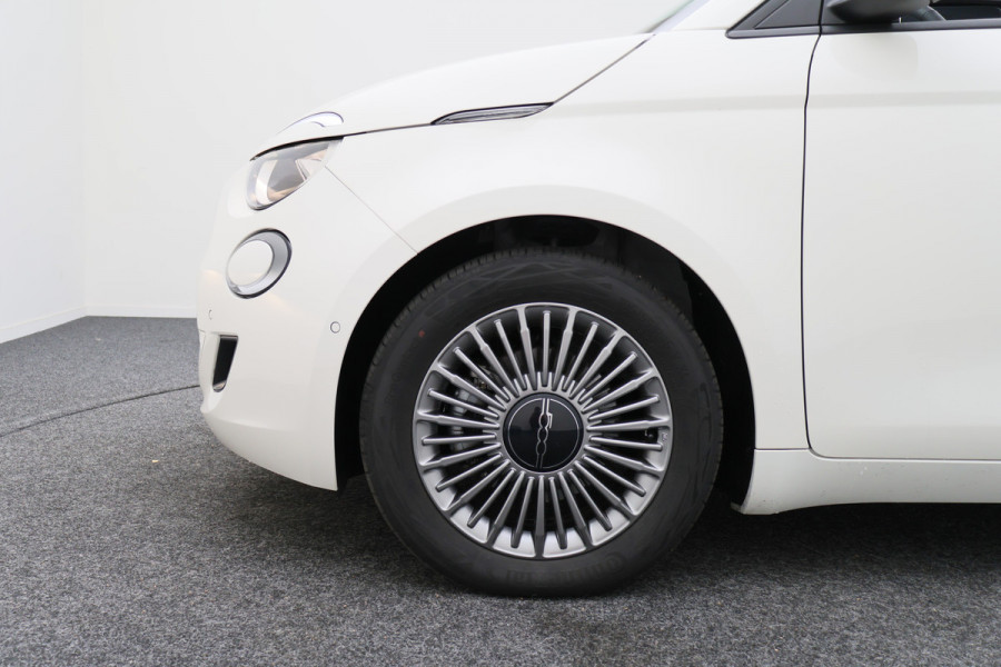 Fiat 500C Icon 42 kWh Cabrio Virtual Cockpit, Climate, Cruise, Apple Carplay, Camera, Stoelverwarming, 16''