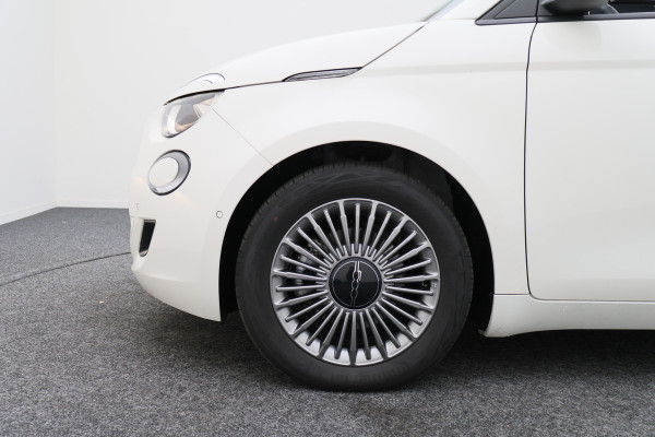 Fiat 500C Icon 42 kWh Cabrio Virtual Cockpit, Climate, Cruise, Apple Carplay, Camera, Stoelverwarming, 16''