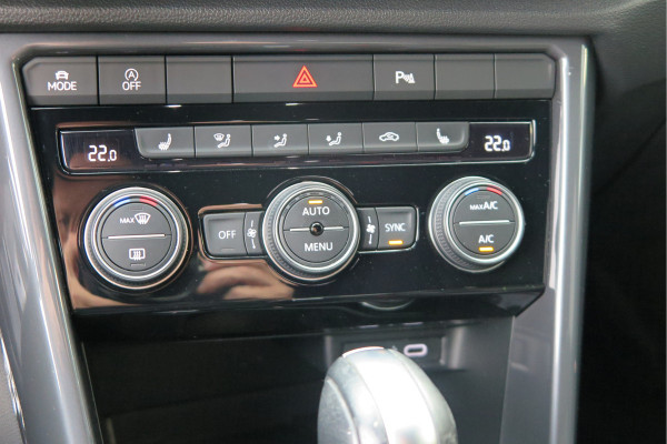 Volkswagen T-Roc 1.5 TSI 150pk DSG Sport Business R-Line Keyless, LED,Camera, Virtual cockpit,Navigatie, Stoelverwarming, Electr. Achterklep. Schakelmogelijkheid aan stuurwiel, etc