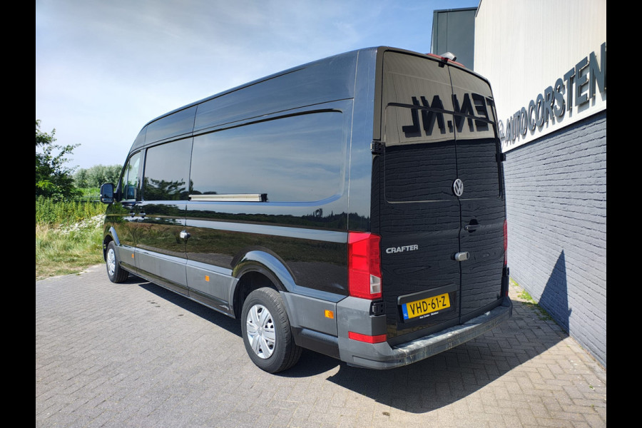 Volkswagen Crafter 35 2.0TDI 141PK AUT-6 L4 H3 2X Schuifdeur Camera Apple Carplay Android Auto Cruise Control Navi Airco Pdc Betonplex Vloer Lat om Lat Betimmering Wandbeplating Euro 6 Origineel Nederlandse Bus 3.000 kg trekvermogen!
