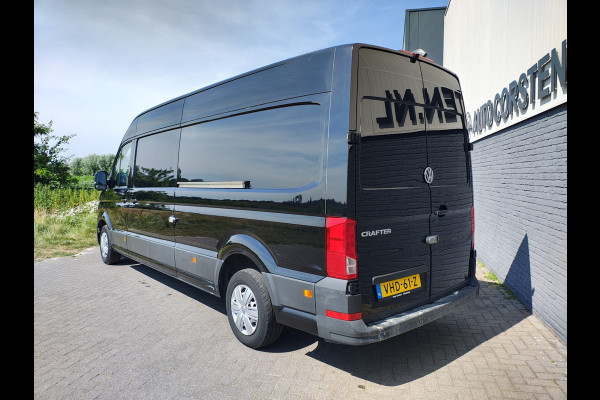 Volkswagen Crafter 35 2.0TDI 141PK AUT-6 L4 H3 2X Schuifdeur Camera Apple Carplay Android Auto Cruise Control Navi Airco Pdc Betonplex Vloer Lat om Lat Betimmering Wandbeplating Euro 6 Origineel Nederlandse Bus 3.000 kg trekvermogen!