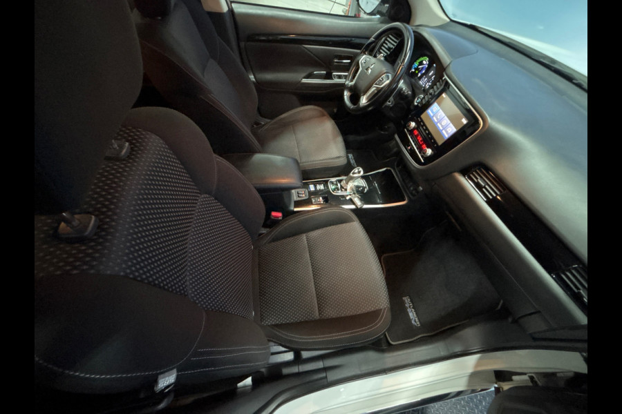 Mitsubishi Outlander 2.4 PHEV Pure Clima | Cruise | Camera | Trekhaak | Stoelverwarming