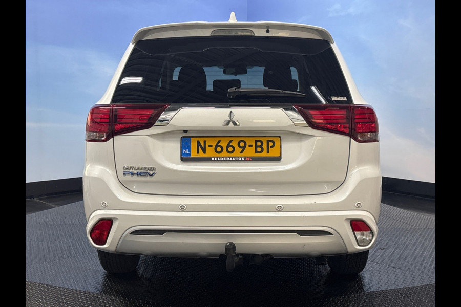 Mitsubishi Outlander 2.4 PHEV Pure Clima | Cruise | Camera | Trekhaak | Stoelverwarming