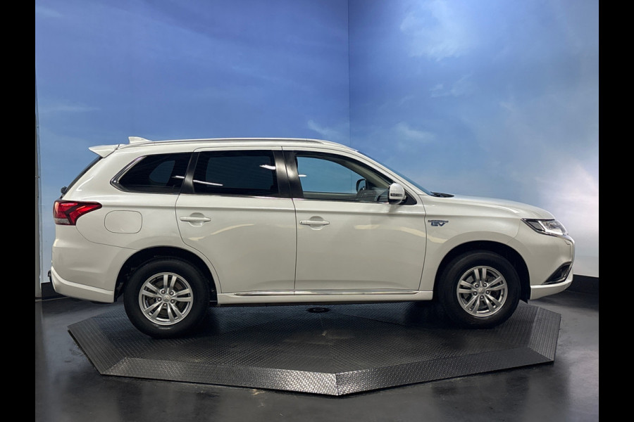 Mitsubishi Outlander 2.4 PHEV Pure Clima | Cruise | Camera | Trekhaak | Stoelverwarming