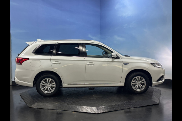 Mitsubishi Outlander 2.4 PHEV Pure Clima | Cruise | Camera | Trekhaak | Stoelverwarming