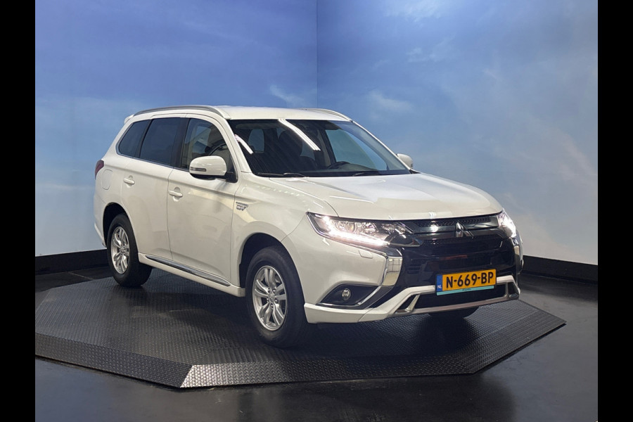 Mitsubishi Outlander 2.4 PHEV Pure Clima | Cruise | Camera | Trekhaak | Stoelverwarming
