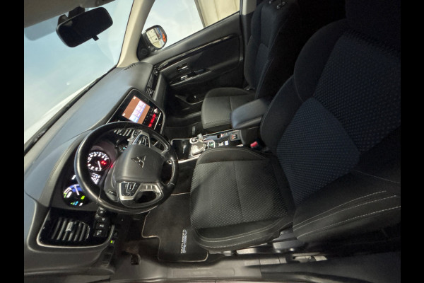 Mitsubishi Outlander 2.4 PHEV Pure Clima | Cruise | Camera | Trekhaak | Stoelverwarming