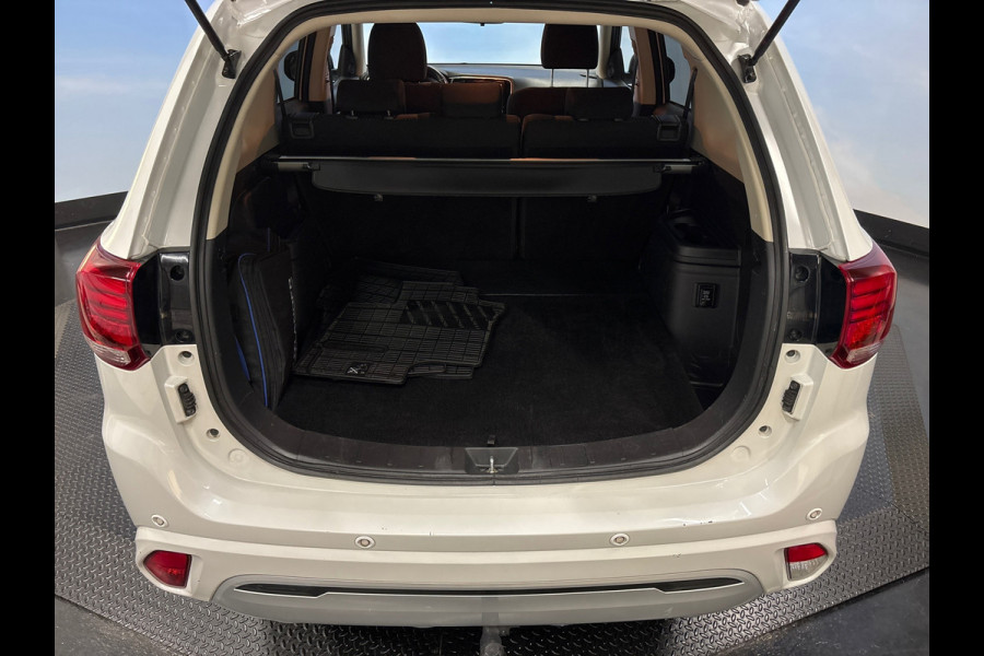 Mitsubishi Outlander 2.4 PHEV Pure Clima | Cruise | Camera | Trekhaak | Stoelverwarming