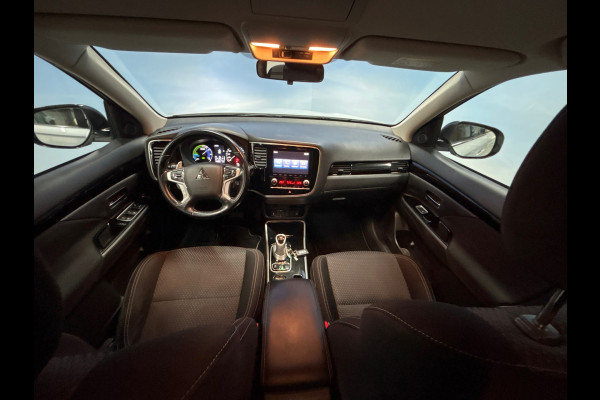 Mitsubishi Outlander 2.4 PHEV Pure Clima | Cruise | Camera | Trekhaak | Stoelverwarming