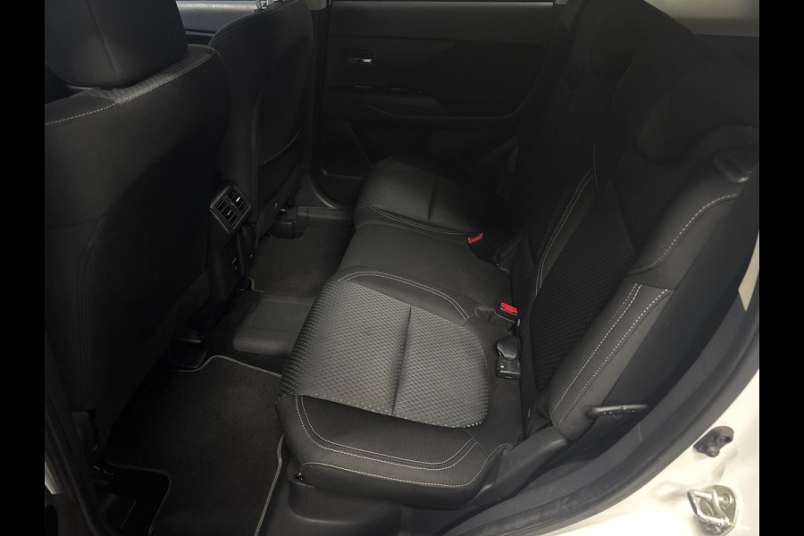 Mitsubishi Outlander 2.4 PHEV Pure Clima | Cruise | Camera | Trekhaak | Stoelverwarming