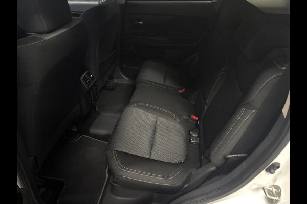 Mitsubishi Outlander 2.4 PHEV Pure Clima | Cruise | Camera | Trekhaak | Stoelverwarming