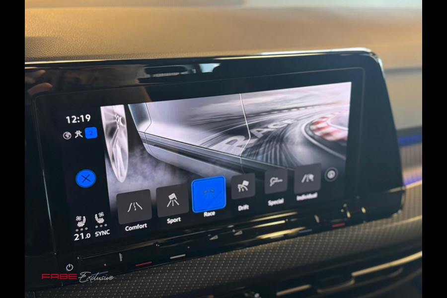 Volkswagen Golf 2.0 TSI R 4Motion / Akrapovic / Memory / Pano / H/K / HUD / Stoelventilatie / IQ Lights / Drift / Camera / Carplay