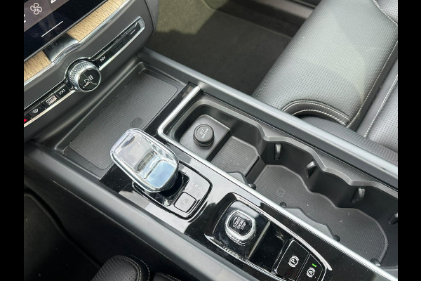 Volvo XC60 2.0 T8 AWD Plug-in hybrid Ultra Dark FABR. garantie t/m 02-2028 | MEGA VOL! | LUCHTVERING | STOEL VERKOELING|VENTILATIE | B&W AUDIO etc. |