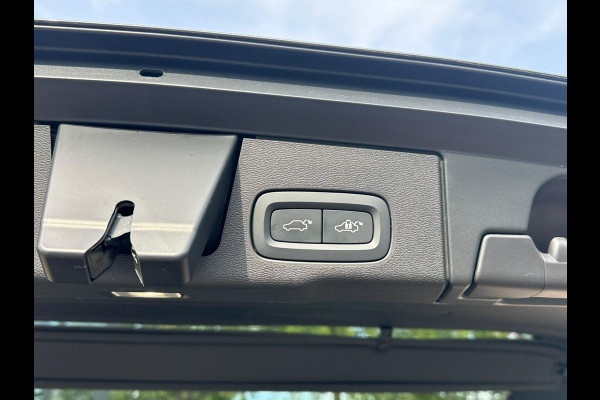 Volvo XC60 2.0 T8 AWD Plug-in hybrid Ultra Dark FABR. garantie t/m 02-2028 | MEGA VOL! | LUCHTVERING | STOEL VERKOELING|VENTILATIE | B&W AUDIO etc. |