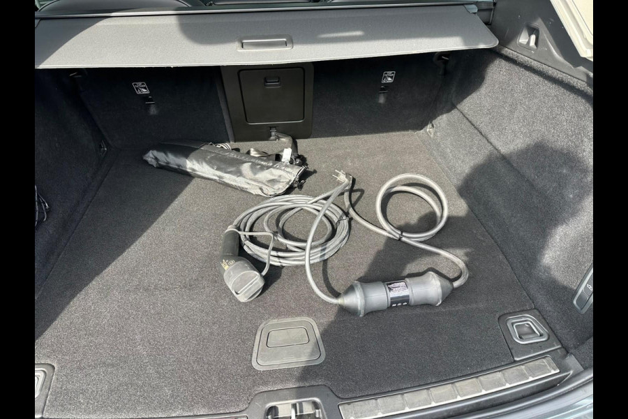 Volvo XC60 2.0 T8 AWD Plug-in hybrid Ultra Dark FABR. garantie t/m 02-2028 | MEGA VOL! | LUCHTVERING | STOEL VERKOELING|VENTILATIE | B&W AUDIO etc. |