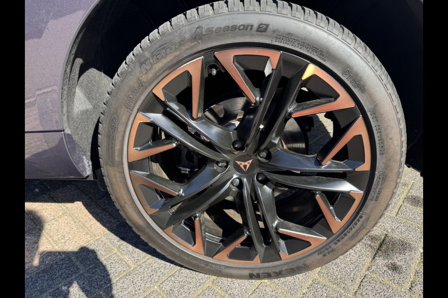 CUPRA Terramar 1.5 e-HYBRID 200kW VZ DSG VAN: € 48.900,- VOOR: 45.877,- UW HERFSTVOORDEEL: 3.023,- 272 PK! | PLUG-IN-HYBRIDE | KEY LESS ENTRY | PANORAMADAK | 360° CAMERA | EL. STOELEN MET GEHEUGEN| RIJKLAARPRIJS INCL. 12 MND BOVAG GARANTIE