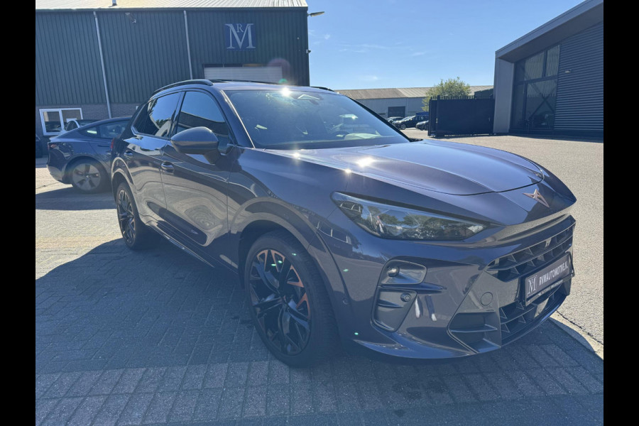 CUPRA Terramar 1.5 e-HYBRID 200kW VZ DSG VAN: € 48.900,- VOOR: 45.877,- UW HERFSTVOORDEEL: 3.023,- 272 PK! | PLUG-IN-HYBRIDE | KEY LESS ENTRY | PANORAMADAK | 360° CAMERA | EL. STOELEN MET GEHEUGEN| RIJKLAARPRIJS INCL. 12 MND BOVAG GARANTIE