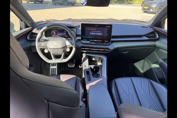 CUPRA Terramar 1.5 e-HYBRID 200kW VZ DSG VAN: € 48.900,- VOOR: 45.877,- UW HERFSTVOORDEEL: 3.023,- 272 PK! | PLUG-IN-HYBRIDE | KEY LESS ENTRY | PANORAMADAK | 360° CAMERA | EL. STOELEN MET GEHEUGEN| RIJKLAARPRIJS INCL. 12 MND BOVAG GARANTIE