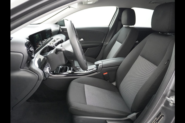 Mercedes-Benz A-Klasse 180 AMG Camera Navi Virtual-Cockpit Ecc Cruise Control Pdc Keyless Stoelverwarming Regen-Lichtsensor Led Lmv Bluetooth 1.400 Trekvermogen