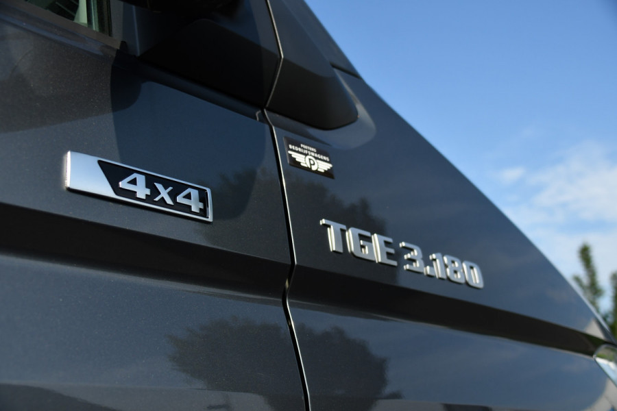 MAN TGE 3.180 35 2.0 L3H3 4x4 PB Edition Cruise, Camera, Carplay, 177pk, Clima, Automaat, Trekhaak, Sensoren, Geveerde stoel, Uniek!