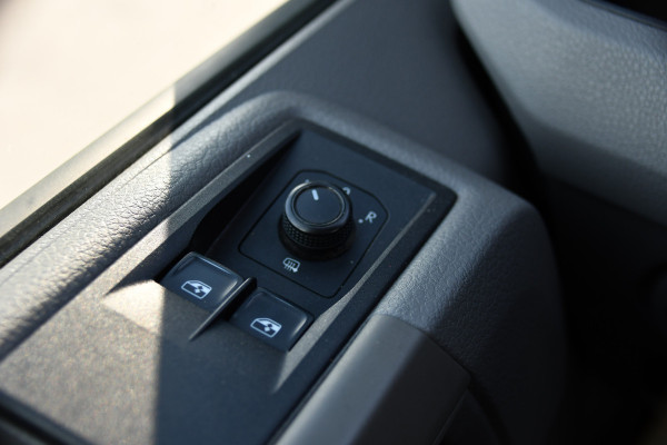 MAN TGE 3.180 35 2.0 L3H3 4x4 PB Edition Cruise, Camera, Carplay, 177pk, Clima, Automaat, Trekhaak, Sensoren, Geveerde stoel, Uniek!