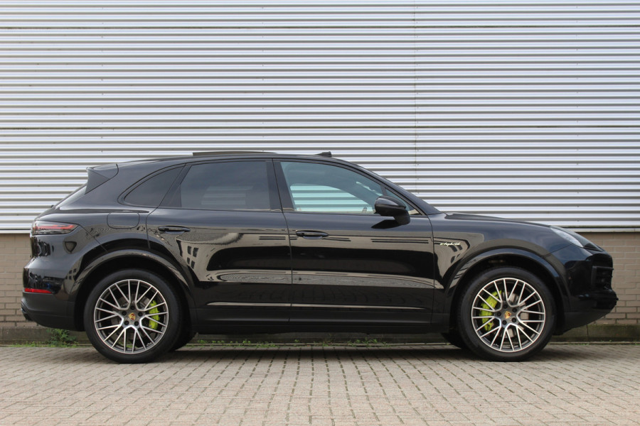 Porsche Cayenne 3.0 E-Hybrid | Fiscaal €101.261,- | BTW | Panoramadak | Leder | BOSE