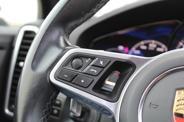 Porsche Cayenne 3.0 E-Hybrid | Fiscaal €101.261,- | BTW | Panoramadak | Leder | BOSE