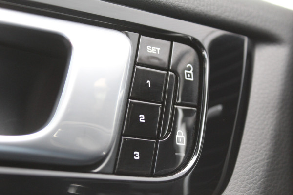 Porsche Cayenne 3.0 E-Hybrid | Fiscaal €101.261,- | BTW | Panoramadak | Leder | BOSE