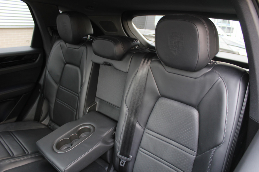 Porsche Cayenne 3.0 E-Hybrid | Fiscaal €101.261,- | BTW | Panoramadak | Leder | BOSE