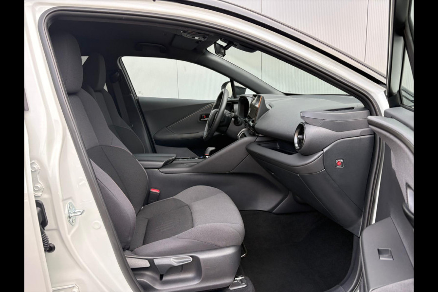 Toyota C-HR 1.8 Hybrid 140PK First Edition Bi-Tone/Winter-pack/Gr.-navigatie/Elektr.klep/Camera/Adapt.-cruise