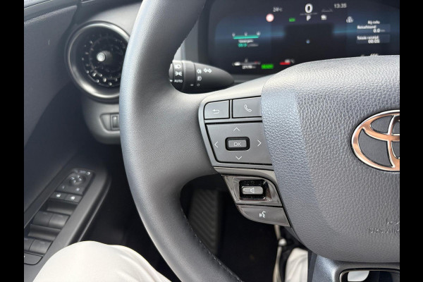 Toyota C-HR 1.8 Hybrid 140PK First Edition Bi-Tone/Winter-pack/Gr.-navigatie/Elektr.klep/Camera/Adapt.-cruise