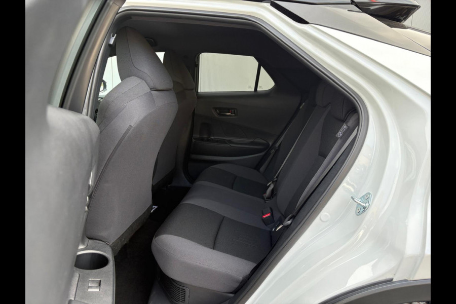 Toyota C-HR 1.8 Hybrid 140PK First Edition Bi-Tone/Winter-pack/Gr.-navigatie/Elektr.klep/Camera/Adapt.-cruise
