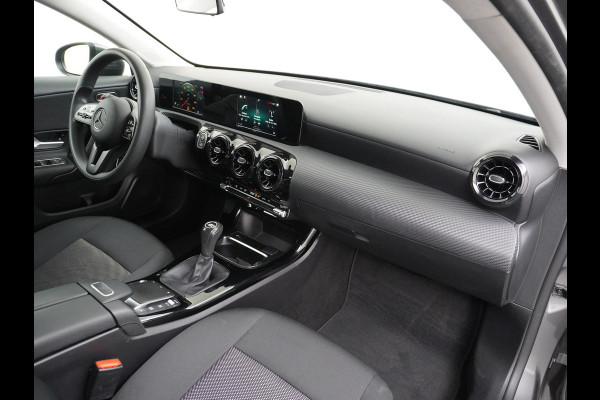 Mercedes-Benz A-Klasse 180 AMG Camera Navi Virtual-Cockpit Ecc Cruise Control Pdc Keyless Stoelverwarming Regen-Lichtsensor Led Lmv Bluetooth 1.400 Trekvermogen