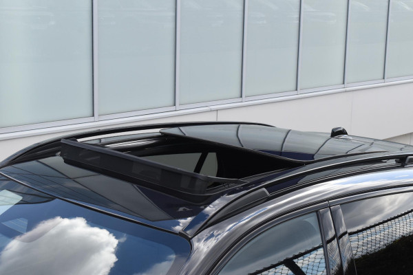 Lynk & Co 01 276PK Automaat More / Adaptive cruise control / Leren bekleding / Elektrisch verstelbare stoelen / Schuif- kanteldak / Stoel- en stuurverwarming / Parkeersensoren V+A / 360 Graden Camera / Elektrische achterklep / 20" lichtmetalen velgen