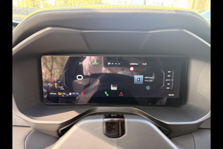 Lynk & Co 01 276PK Automaat More / Adaptive cruise control / Leren bekleding / Elektrisch verstelbare stoelen / Schuif- kanteldak / Stoel- en stuurverwarming / Parkeersensoren V+A / 360 Graden Camera / Elektrische achterklep / 20" lichtmetalen velgen