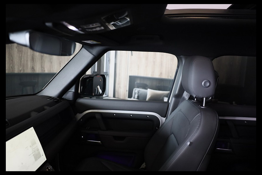 Land Rover Defender 110 2.0 P300e 110 X-Dynamic FACELIFT SE / MERIDIAN / Memory / Elek Stoelen / Acc / 360 Camera / Open Pano