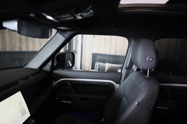 Land Rover Defender 110 2.0 P300e 110 X-Dynamic FACELIFT SE / MERIDIAN / Memory / Elek Stoelen / Acc / 360 Camera / Open Pano