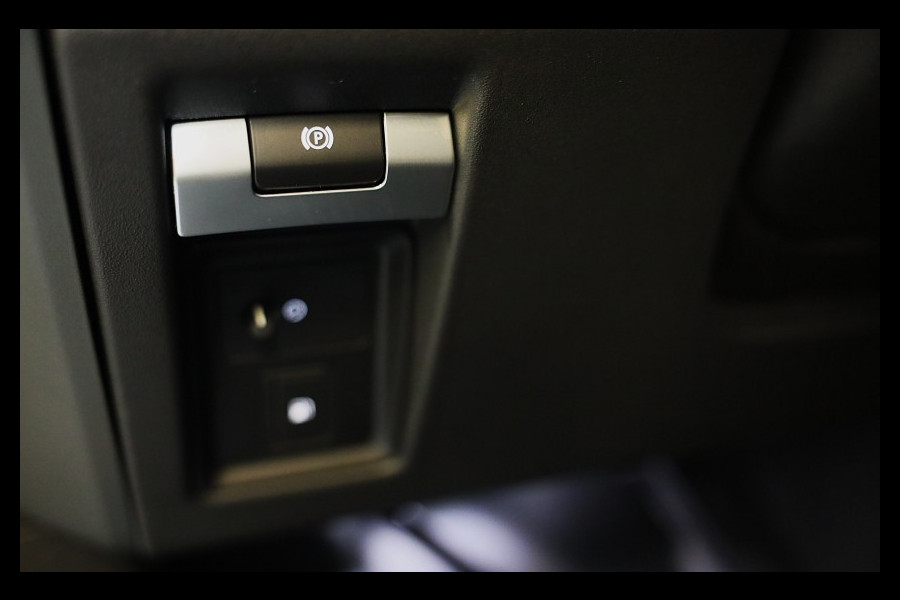 Land Rover Defender 110 2.0 P300e 110 X-Dynamic FACELIFT SE / MERIDIAN / Memory / Elek Stoelen / Acc / 360 Camera / Open Pano