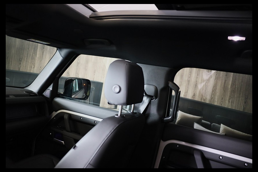 Land Rover Defender 110 2.0 P300e 110 X-Dynamic FACELIFT SE / MERIDIAN / Memory / Elek Stoelen / Acc / 360 Camera / Open Pano
