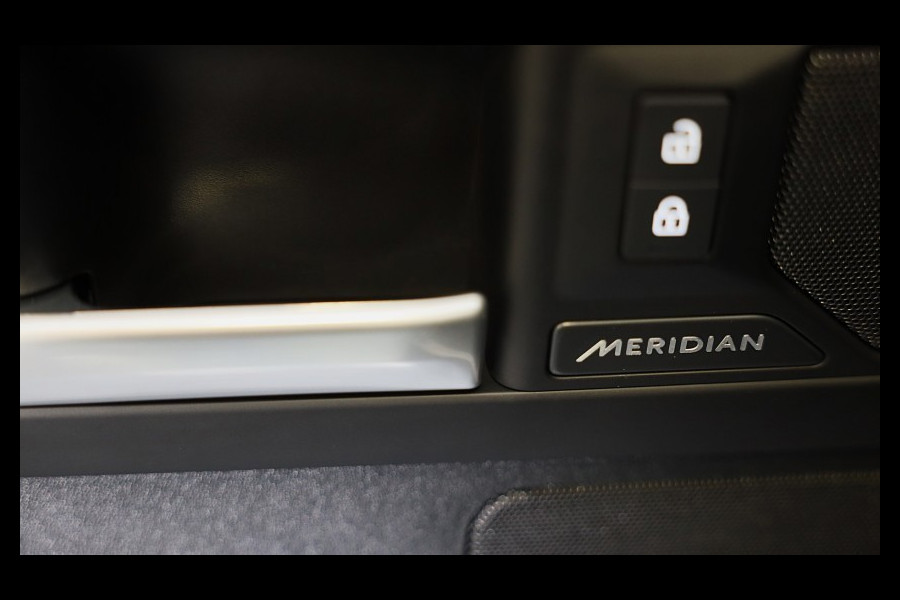 Land Rover Defender 110 2.0 P300e 110 X-Dynamic FACELIFT SE / MERIDIAN / Memory / Elek Stoelen / Acc / 360 Camera / Open Pano