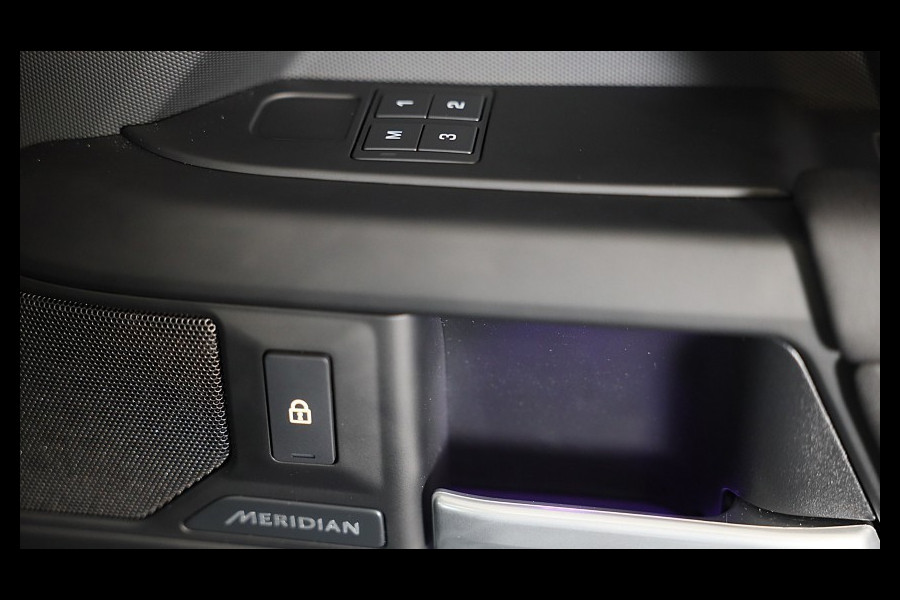 Land Rover Defender 110 2.0 P300e 110 X-Dynamic FACELIFT SE / MERIDIAN / Memory / Elek Stoelen / Acc / 360 Camera / Open Pano