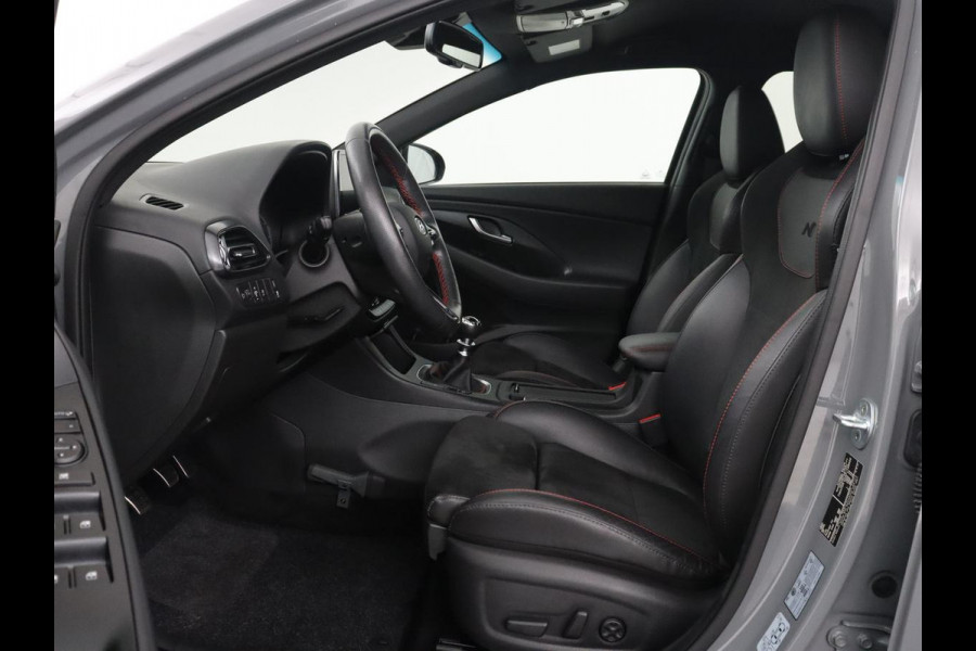 Hyundai i30 1.5 T-GDi MHEV N Line | Leder/Alcantara | Adaptive cruise | Camera | Park assist | Carplay | Climate control | Dodehoek detectie | Navigatie | Memory |