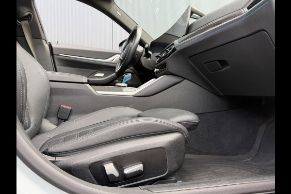 BMW i4 M50 High Executive 84 kWh 19"/SOH 99%/Schuif-kanteldak/Trekhaak/Leder + memory/Stoel + stuurverwarming/Harman Kardon/Dodehoek/Adaptieve cruise/Keyless/360 camera