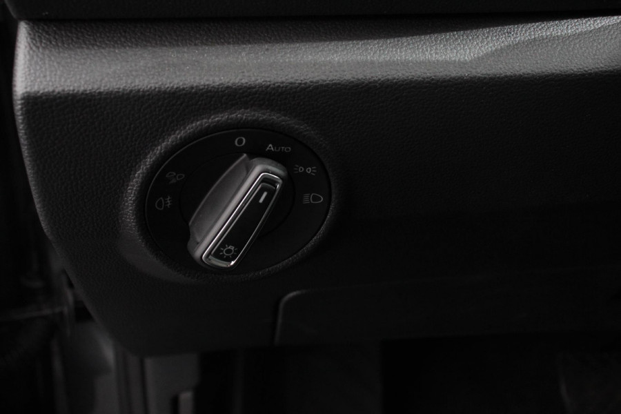 Volkswagen T-Roc 1.5 TSI DSG Style Navigatie Apple Carplay / Android Auto Climate Control Led Digitale Cockpit Adaptive Cruise Control Trekhaak