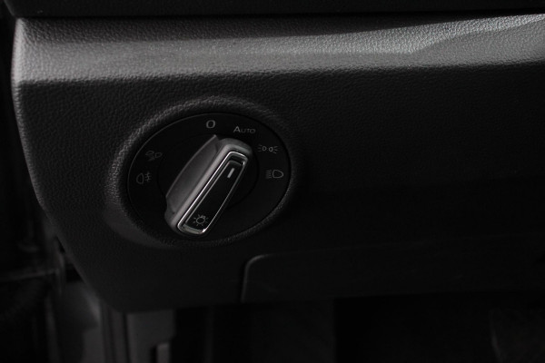 Volkswagen T-Roc 1.5 TSI DSG Style Navigatie Apple Carplay / Android Auto Climate Control Led Digitale Cockpit Adaptive Cruise Control Trekhaak
